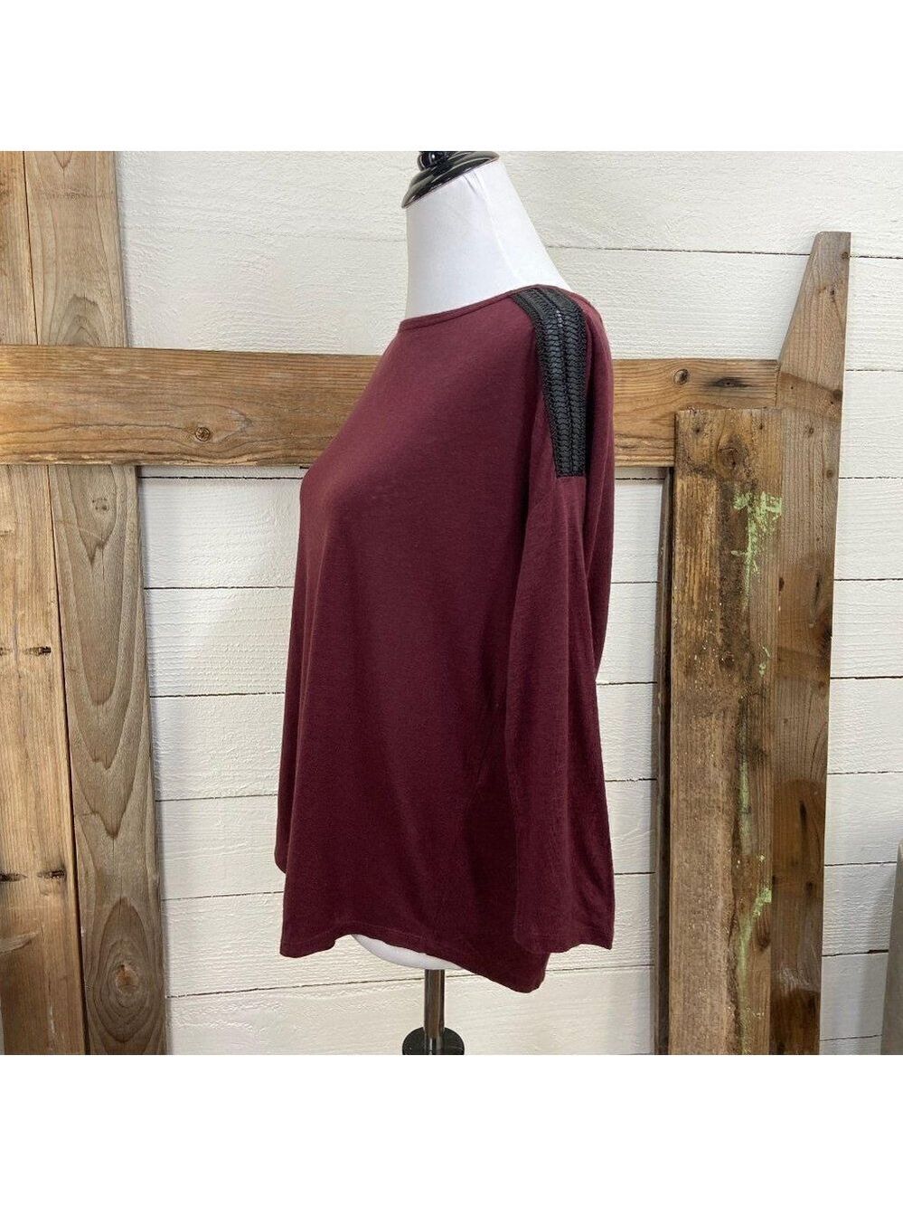 $59.  NYJD 3/4 Sleeve Boat Neck Top  Red Black NWT
